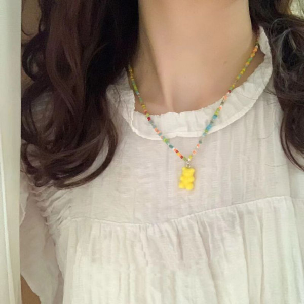 Бусы из натуральных камней с массивной золотистой подвеской-буквой CJJ05738