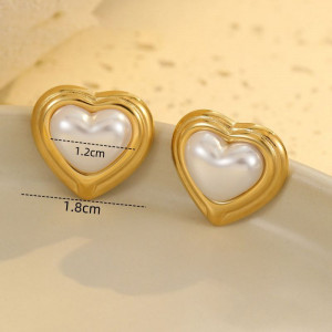 Серьги-пусеты Сердца объемные с перламутровым напылением CJL83619