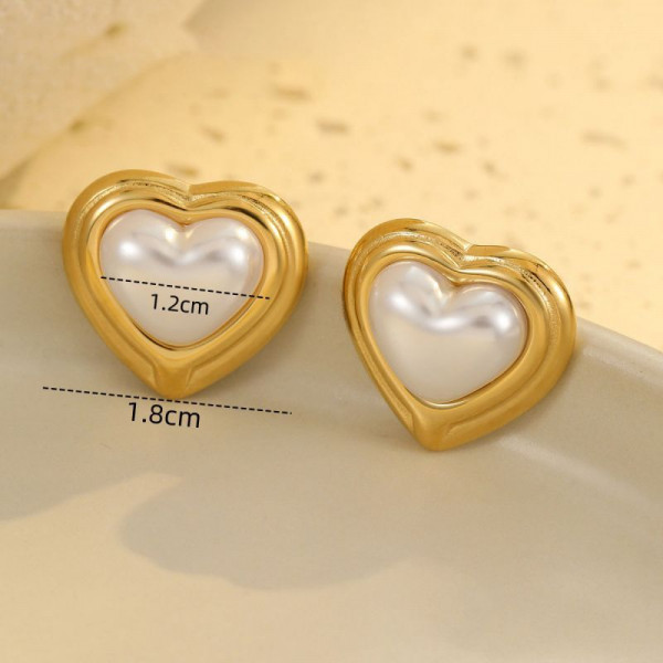 Серьги-пусеты Сердца объемные с перламутровым напылением CJL83619