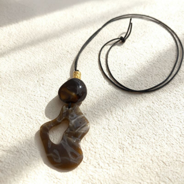 Авангардное колье на шнуре с массивным бирюзовым самородком CJT07154