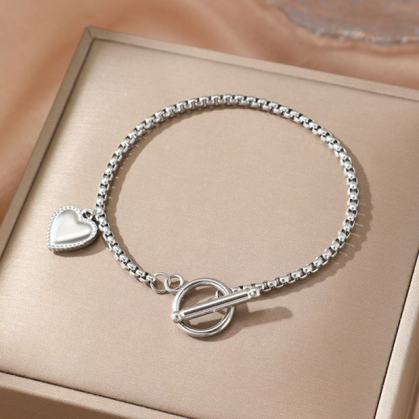 Браслет из стальных шариков с подвеской-сердцем CJM03817