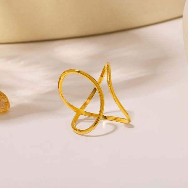 Незамкнутое кольцо с пересекающимися плавными линиями CJM30190