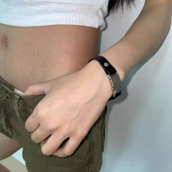 Жесткий браслет CJH88221