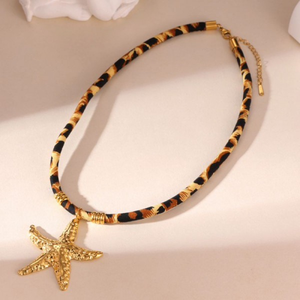 Леопардовый чокер с золотистым солнцем и камнем CJP62286