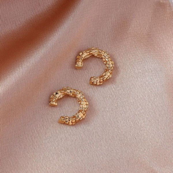 Набор золотистых серег колец с фактурной поверхностью в стиле минимализм CJH74975