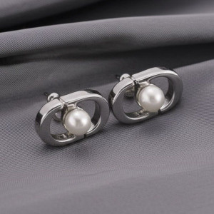 Серьги-гвоздики с жемчужиной в геометрической оправе 1J11984CJJ