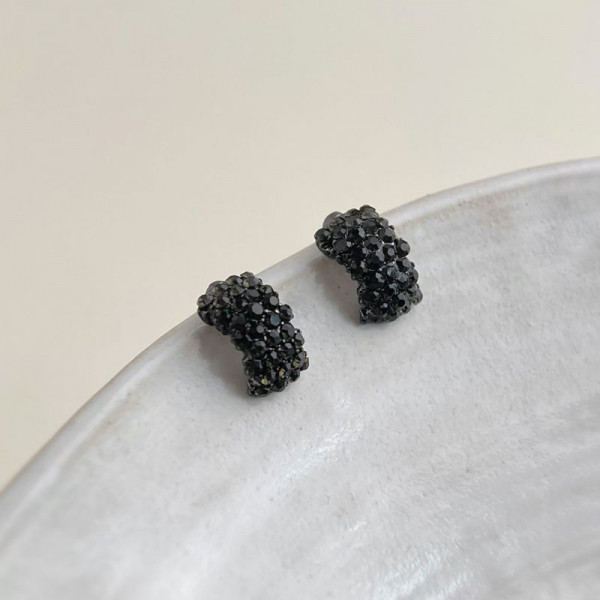 Миниатюрные серьги-пусеты с фактурным черным напылением CJQ20342
