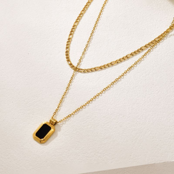 Двухслойное колье с черным прямоугольным кулоном CJQ17688