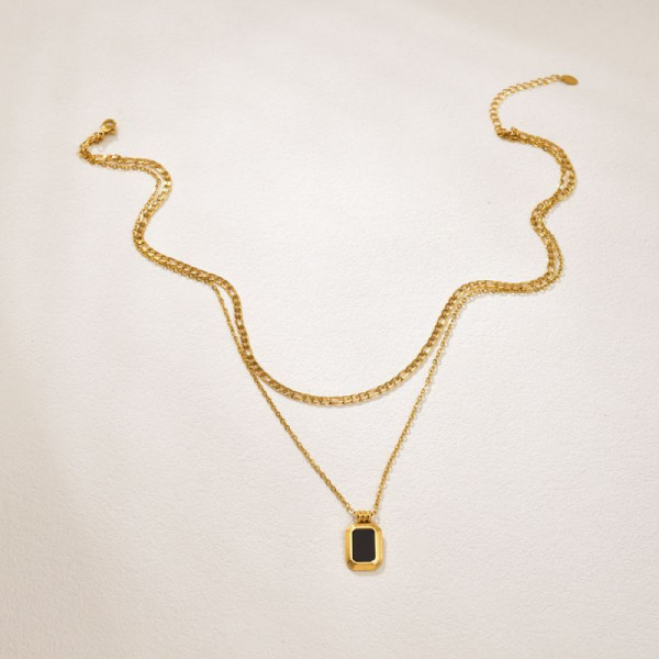 Двухслойное колье с черным прямоугольным кулоном CJQ17688