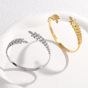 Браслет жесткий тонкий с веточками на концах CJN40376