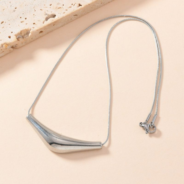 Серебристое колье с эффектом стекающего металла CJL19982