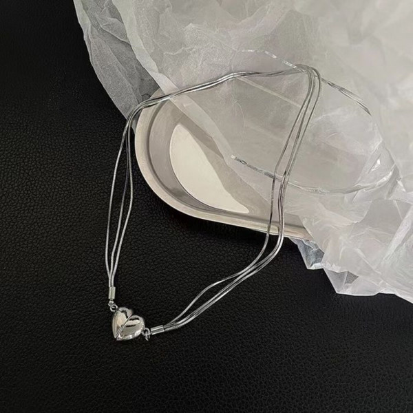 Многослойное колье из тонких цепей с сердцем CJH55684