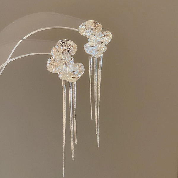 Длинные серьги с фактурными дисками и тонкими цепями CJL19458