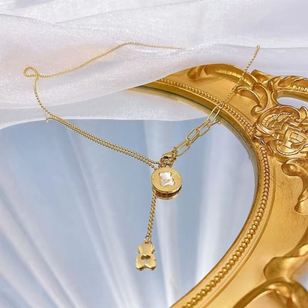 Колье-галстук с медальоном и фигуркой медведя J10848CJJ