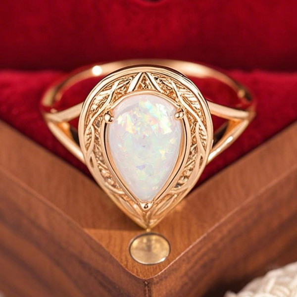 Помолвочное кольцо с опалом в форме капли CJR56563