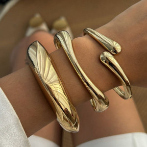 Жесткий браслет CJQ19101