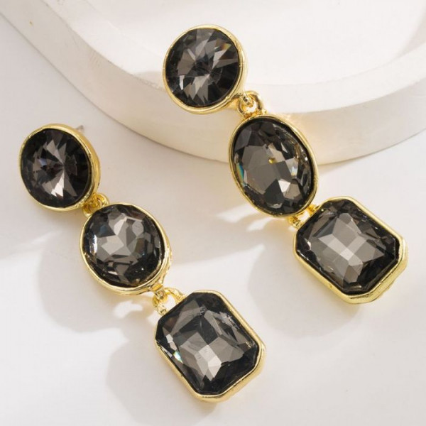 Длинные вечерние серьги с изумрудными кристаллами CJM67033