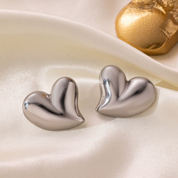 Серебристые серьги-пусеты Гладкие сердца CJH32197