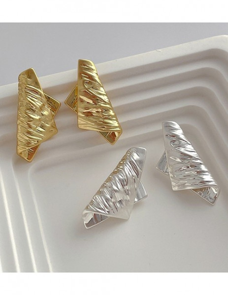 Золотистые серьги-пусеты «Жатая лента» T94006