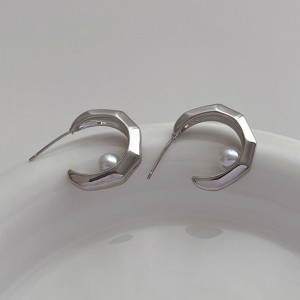 Геометрические серьги-кольца с жемчугом M86894