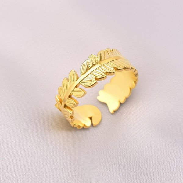 Золотистое кольцо с орнаментом из лавровых листьев J10328CJJ