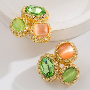 Нарядные серьги-пусеты с яркими камнями CJN42893