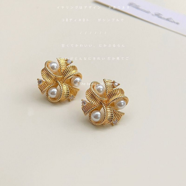 Винтажные серьги-пусеты Текстурные соцветия с жемчугом CJL27571