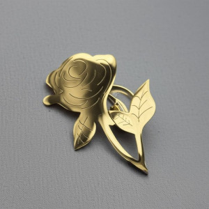 Брошь роза сталь с напылением золотом J11545CJJ