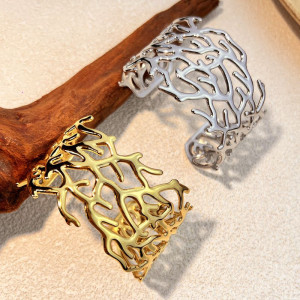 Браслет-кафф ажурный с растительным орнаментом CJM19014