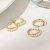 Компактные золотистые серьги-кольца с дорожкой мелкого жемчуга CJH38228
