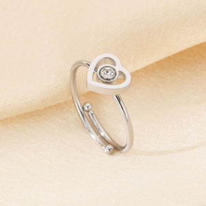 Кольцо с белым сердцем и сияющим фианитом CJH65661