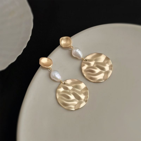 Серьги «Жемчужная роса» с мятым металлом CJQ20306