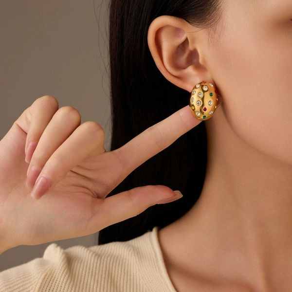 Широкое купольное кольцо с разноцветными кристаллами CJL36117