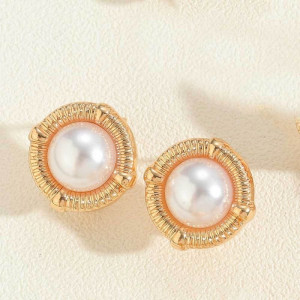 Серьги-пусеты Жемчуг в золотистой оправе CJC96442