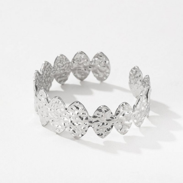 Браслет-кафф ажурный с фактурой в стиле флористики CJM03830