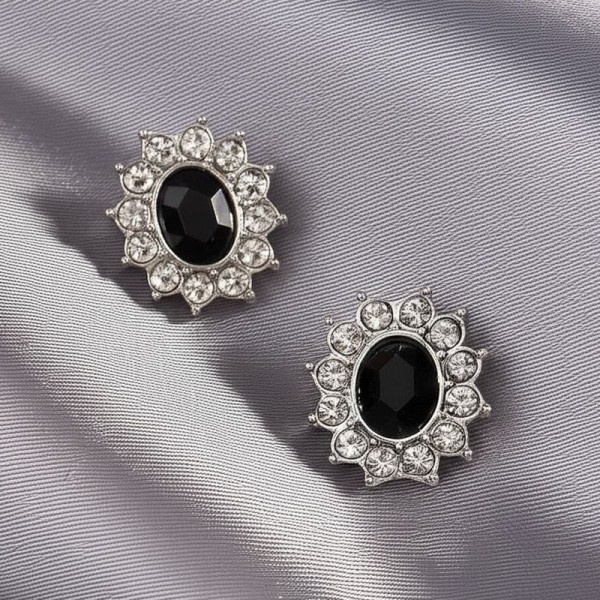 Серьги-пусеты со стразами и черным кристаллом 1J11556CJJ
