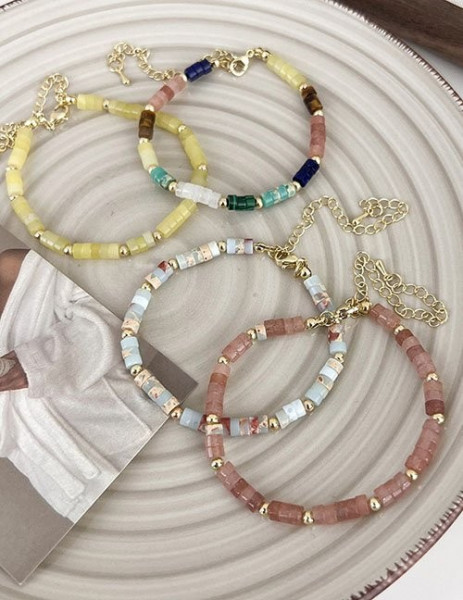 Браслет из мелкого натурального бисера Z53898