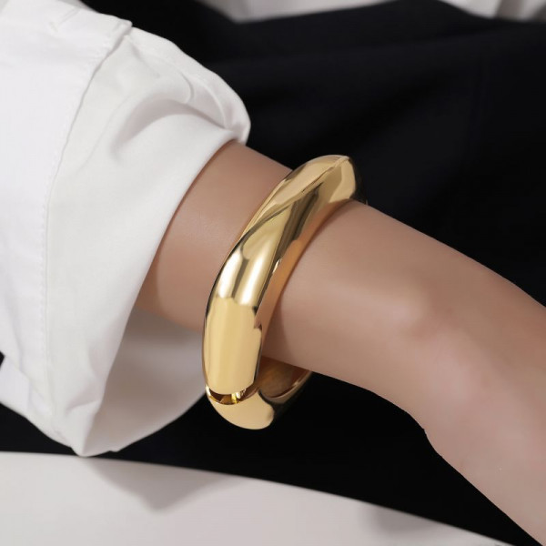 Браслет жесткий объемный с шарнирным замком CJP80905