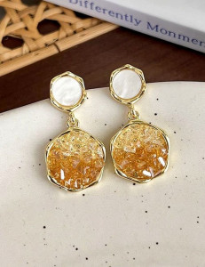 Серьги-подвески с перламутром и кристаллами Z53156