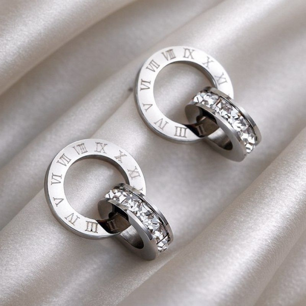 Серьги-пусеты с переплетенными кольцами и римскими цифрами 1J12475CJJ