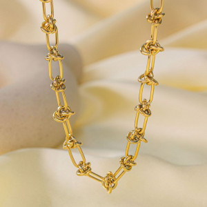 Золотистая цепочка с узелковым плетением CJL79585