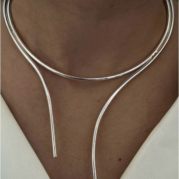 Колье-обруч асимметричное футуристичной формы CJJ31239