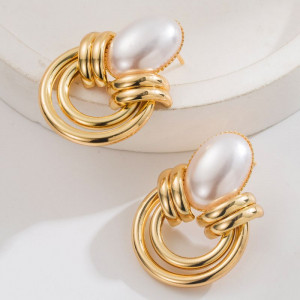 Элегантные серьги-пусеты с жемчугом CJN42895
