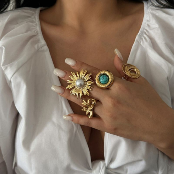 Крупное кольцо в форме солнца с жемчугом CJR71759