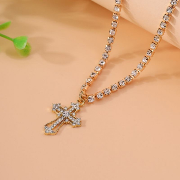 Цепочка с подвеской в форме креста с кристаллами CJG56665