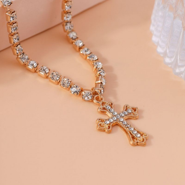 Цепочка с подвеской в форме креста с кристаллами CJG56665