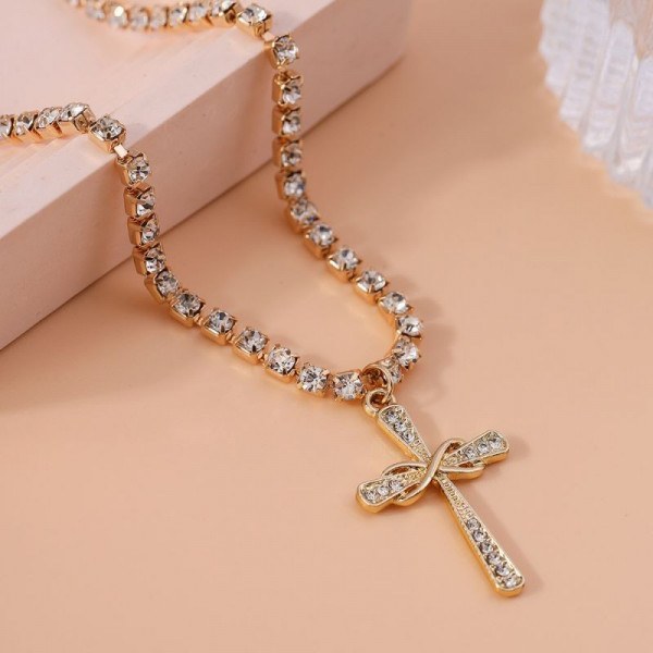 Цепочка с подвеской в форме креста с кристаллами CJG56665