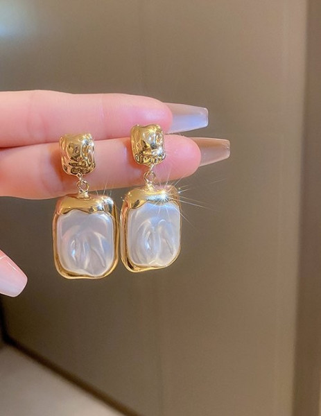 Массивные серьги-пусеты с перламутровыми пластинами Z65462