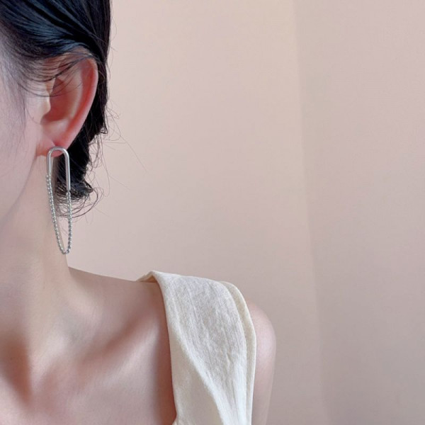 Минималистичные длинные серьги из тонких серебристых нитей CJN85925