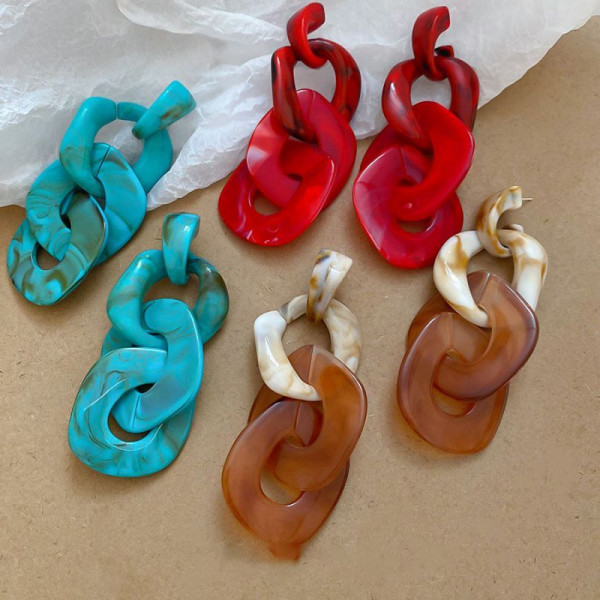 Массивные серьги-цепи из матового акрила в бежево-коричневых тонах CJP44924